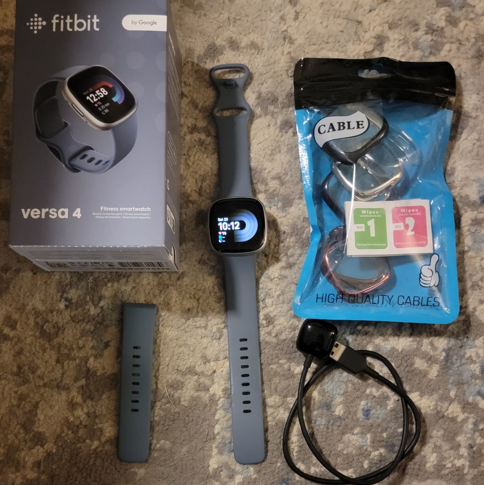 Fitbit 4 Versa purch. in Jan 2023 & worn few times. Includes charger & protector